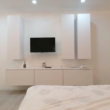 White Studio Apartment Cluj-Napoca Ngoại thất bức ảnh
