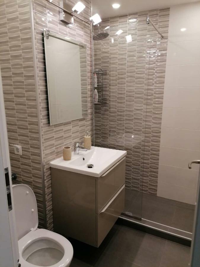 White Studio Apartment Cluj-Napoca Ngoại thất bức ảnh