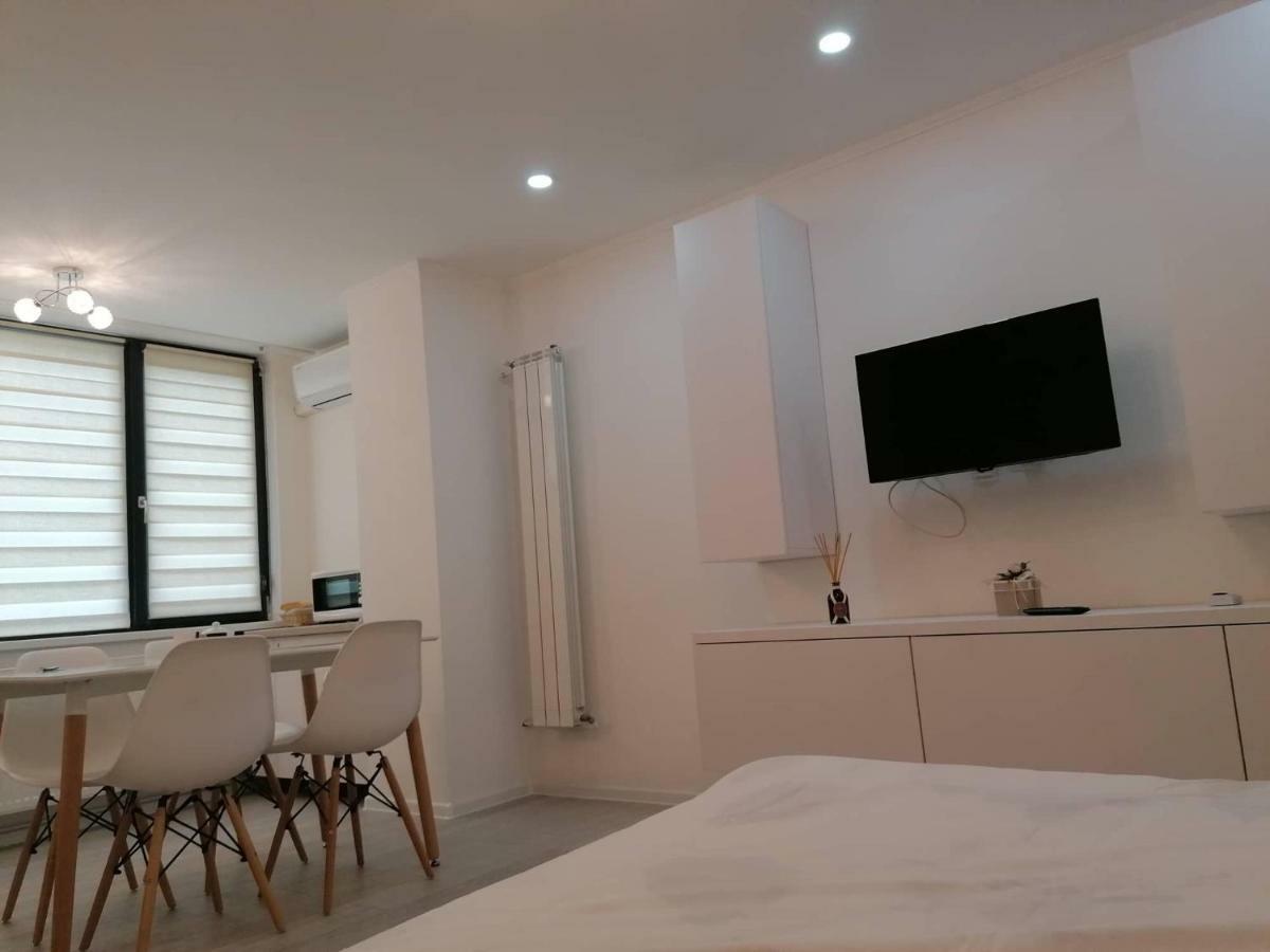 White Studio Apartment Cluj-Napoca Ngoại thất bức ảnh