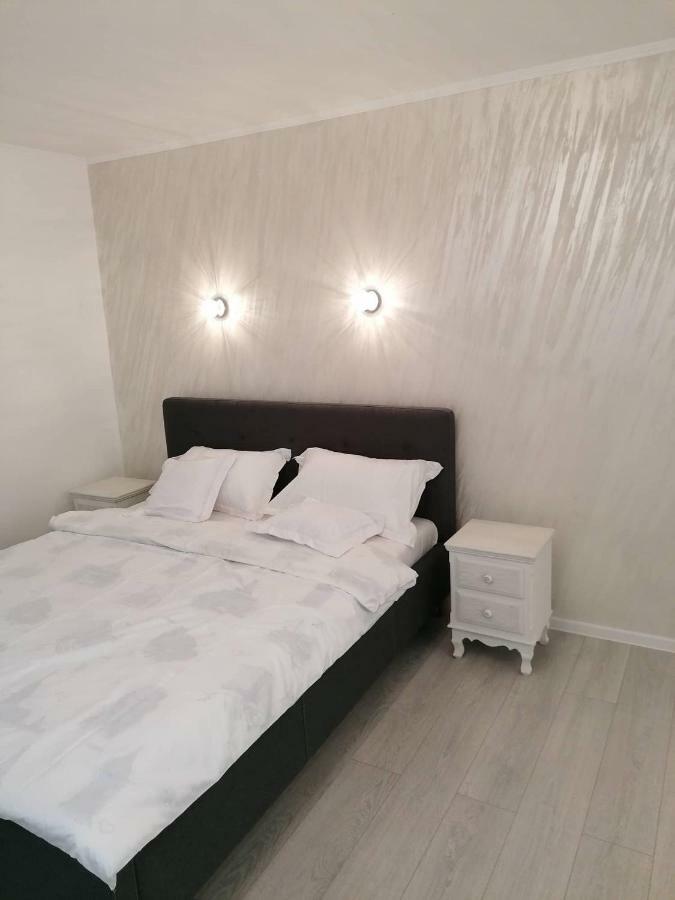 White Studio Apartment Cluj-Napoca Ngoại thất bức ảnh