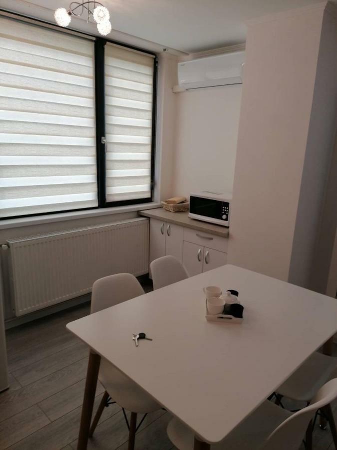 White Studio Apartment Cluj-Napoca Ngoại thất bức ảnh